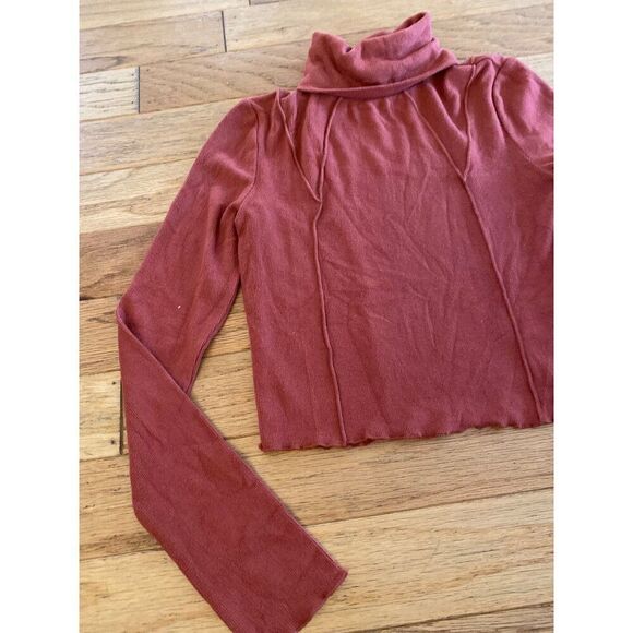 GB women's red cropped turtleneck long sleeve stretchy ribbed shirt size XS - Picture 2 of 7